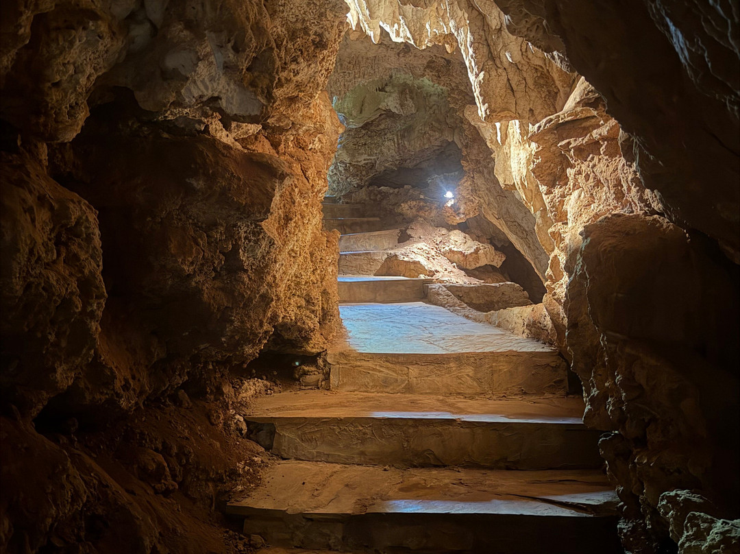 Paje Cave-帕杰必去景点