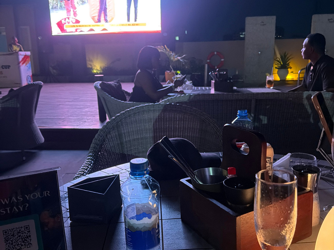 中铁尼雷尔大酒店主图