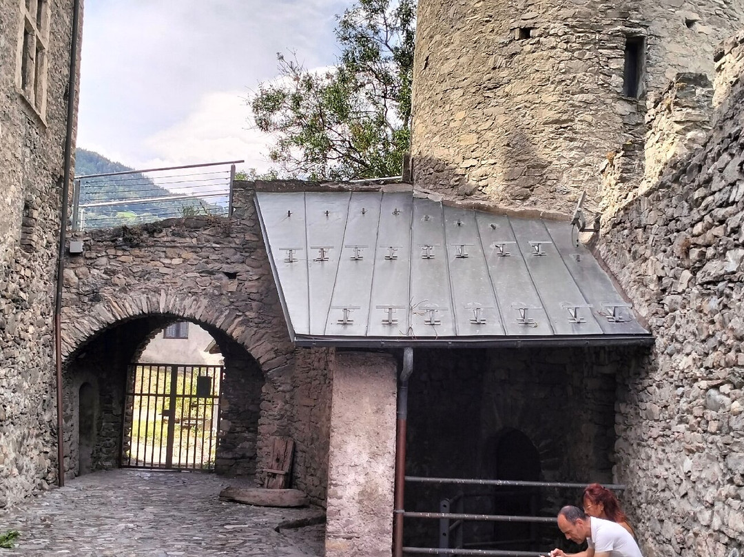Castello Sarriod de La Tour-萨伊恩特-皮耶雷必去景点