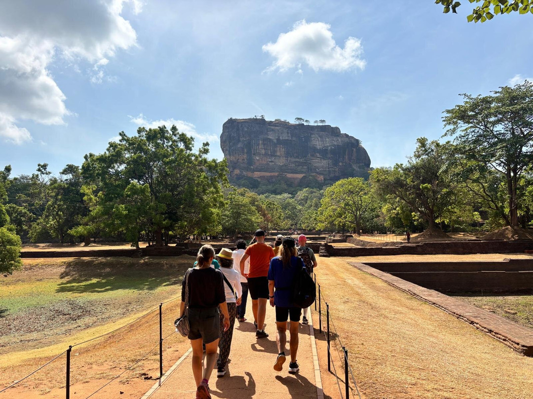 AroundCeylon Tours-Divulapitiya必去景点