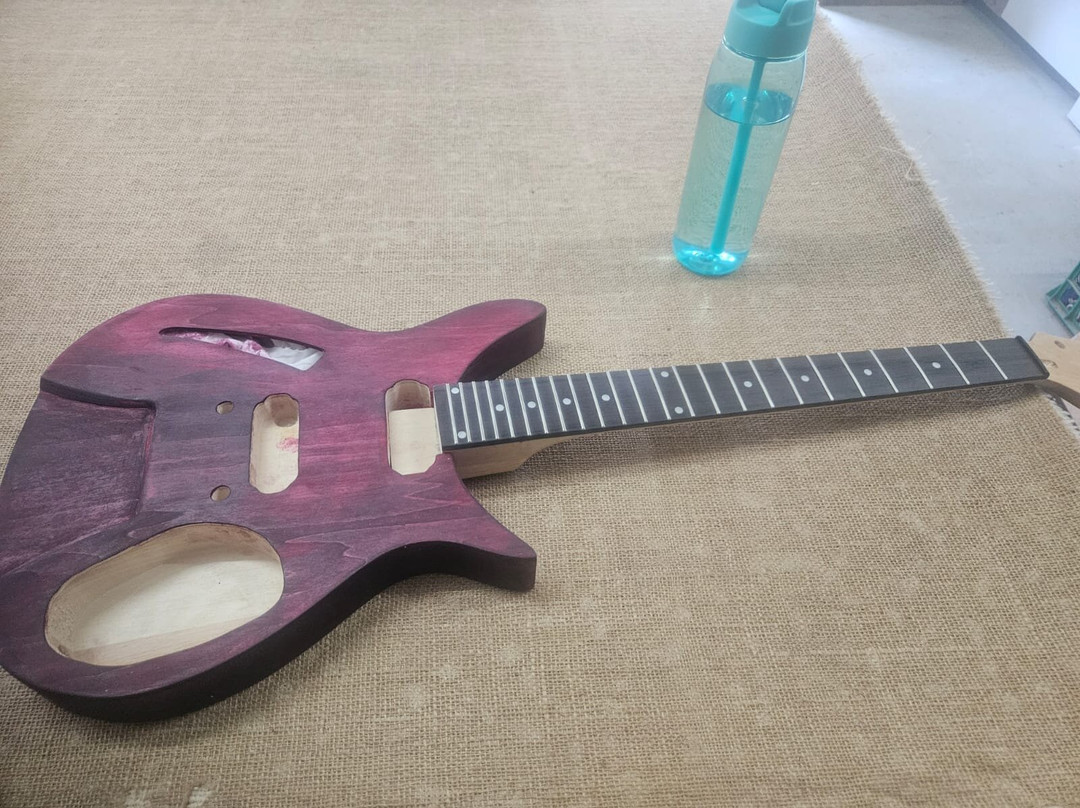 Wildwood Instruments - Guitar Making Courses & Art Gallery-戴尔斯福特必去景点