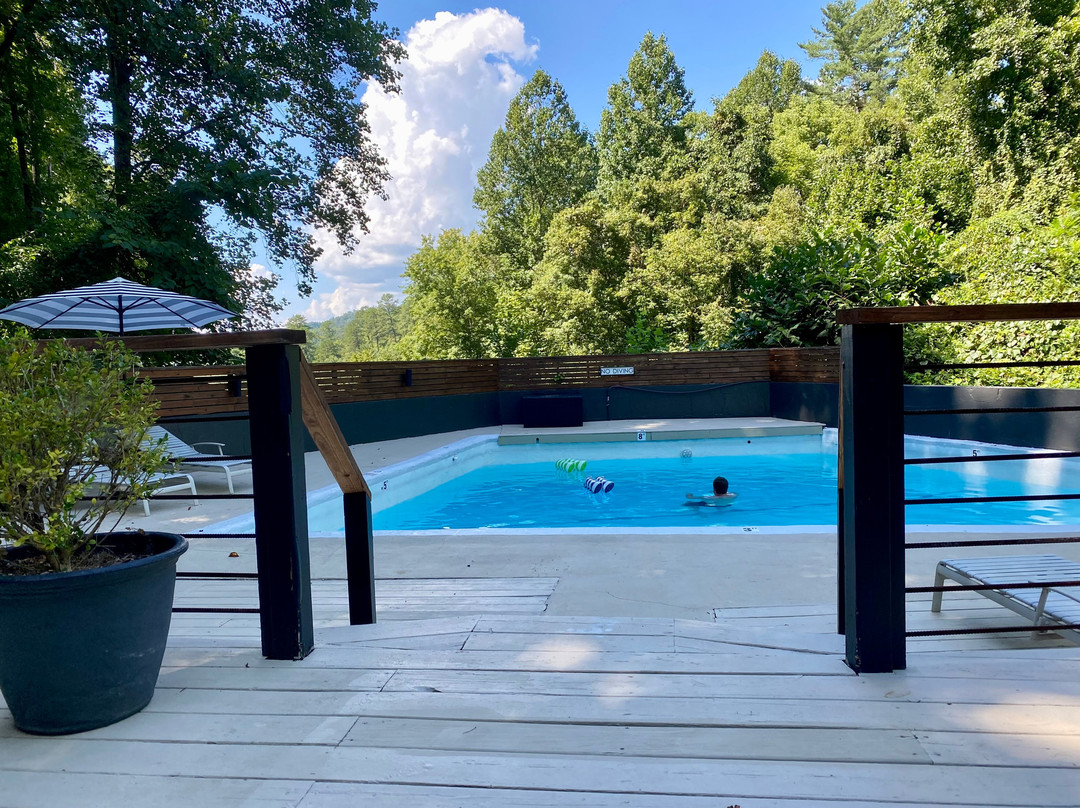 Lakeview at Fontana Inn & Treetop Soaking Cabanas主图