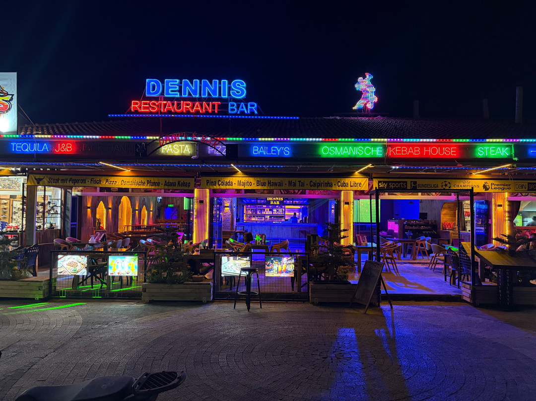 Dennis Restourant And Bar
