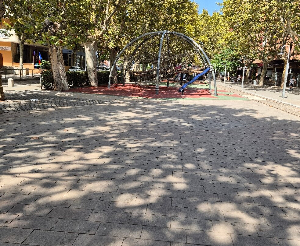 Parque Infantil de Carrilet-萨洛必去景点
