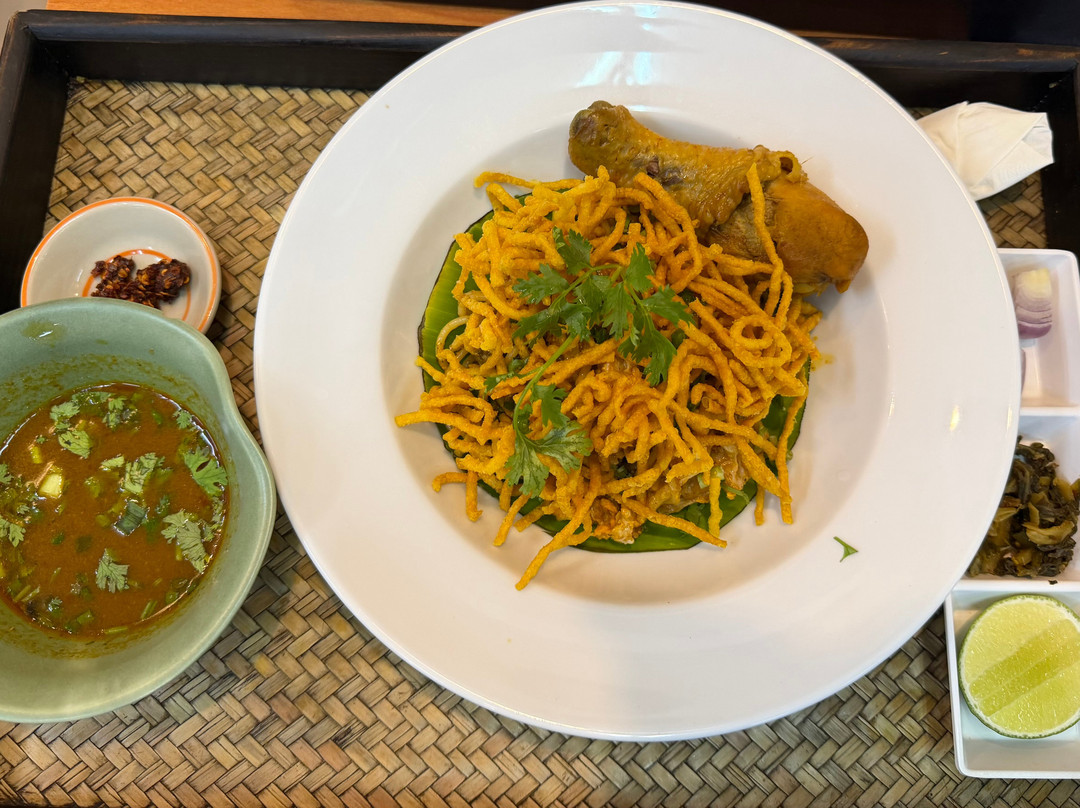 ข้าวซอยไก่แม่พิมพรวัดร่องขุ่น