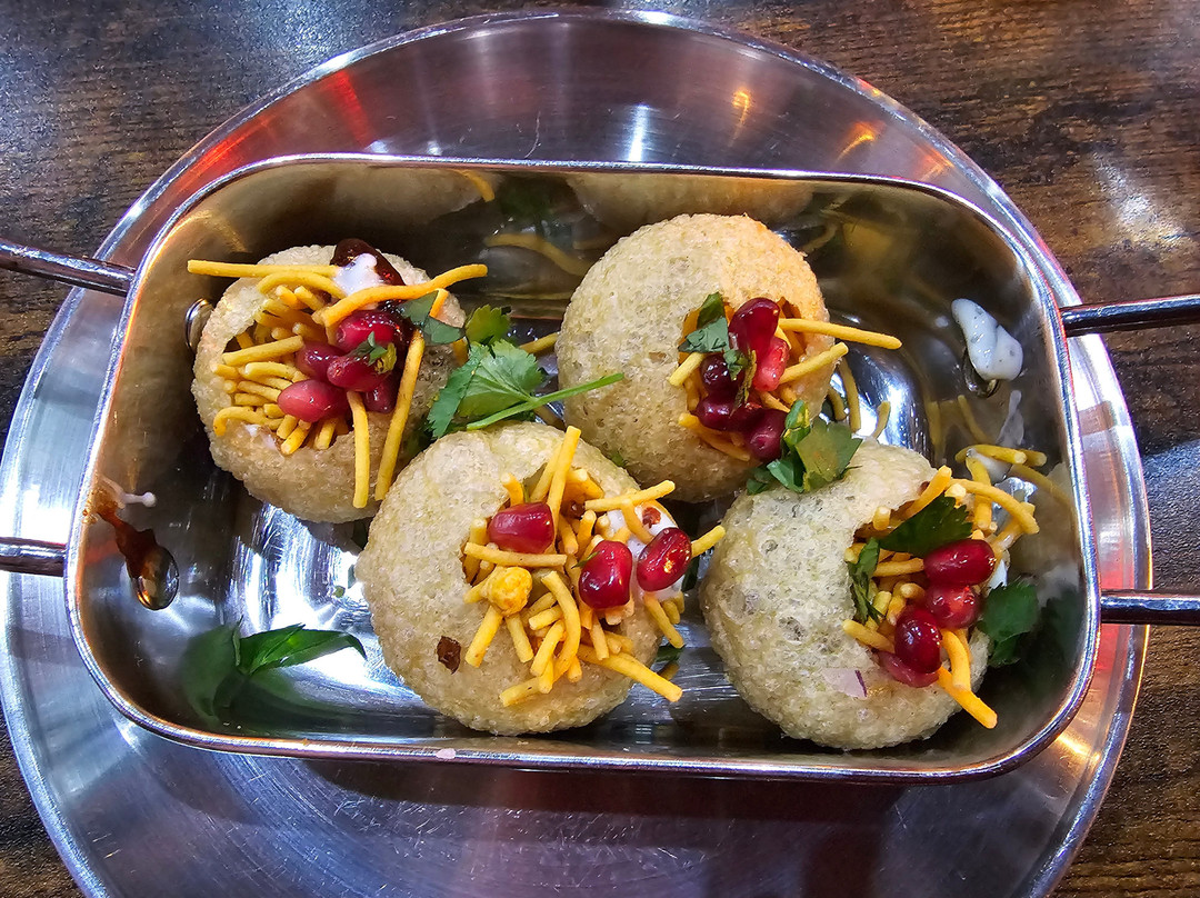 Akela Street Food.