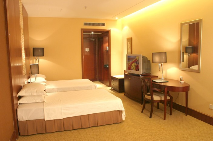 银通皇冠假日酒店