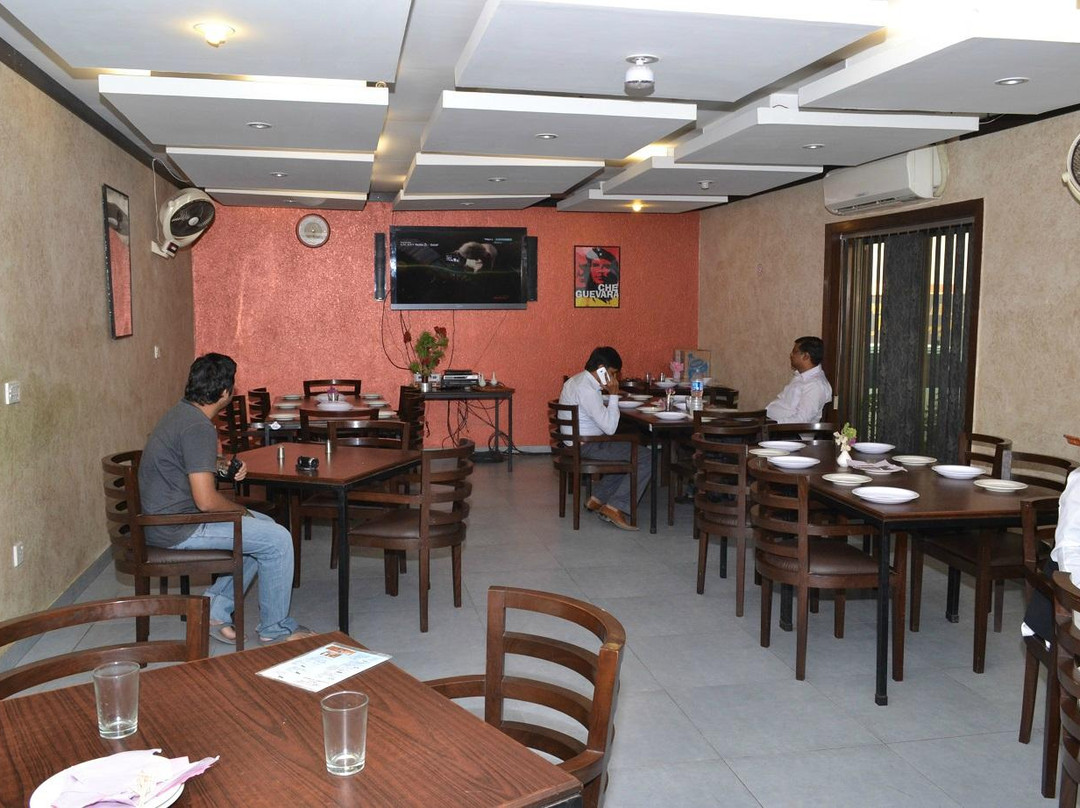 Hotel Sehwan Divine