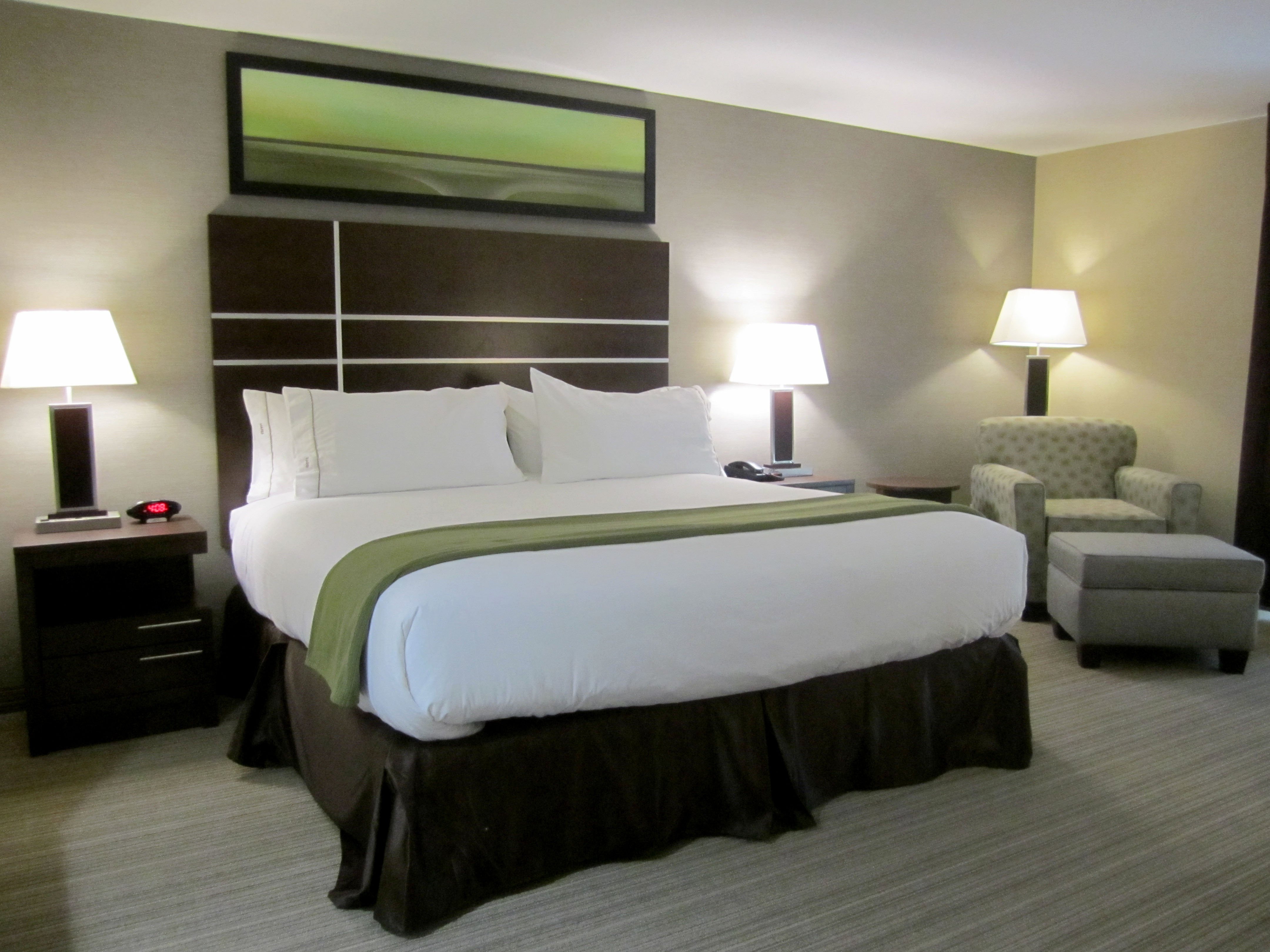 Holiday Inn Express Golden-Kicking Horse-官方