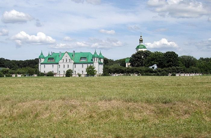 Holy Trinity Monastery Motroninsky景点图片