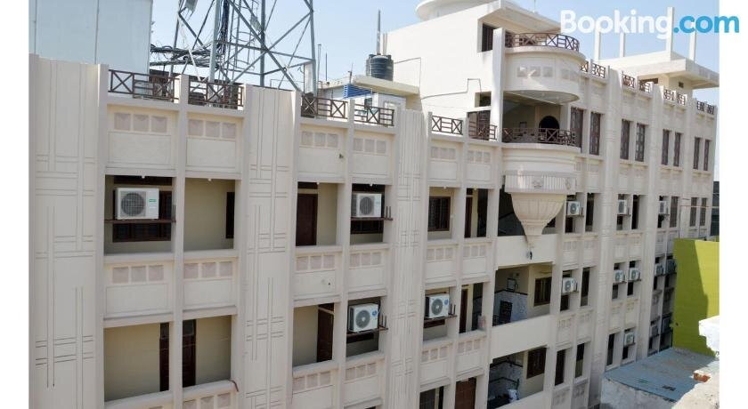 Hotel Girnar