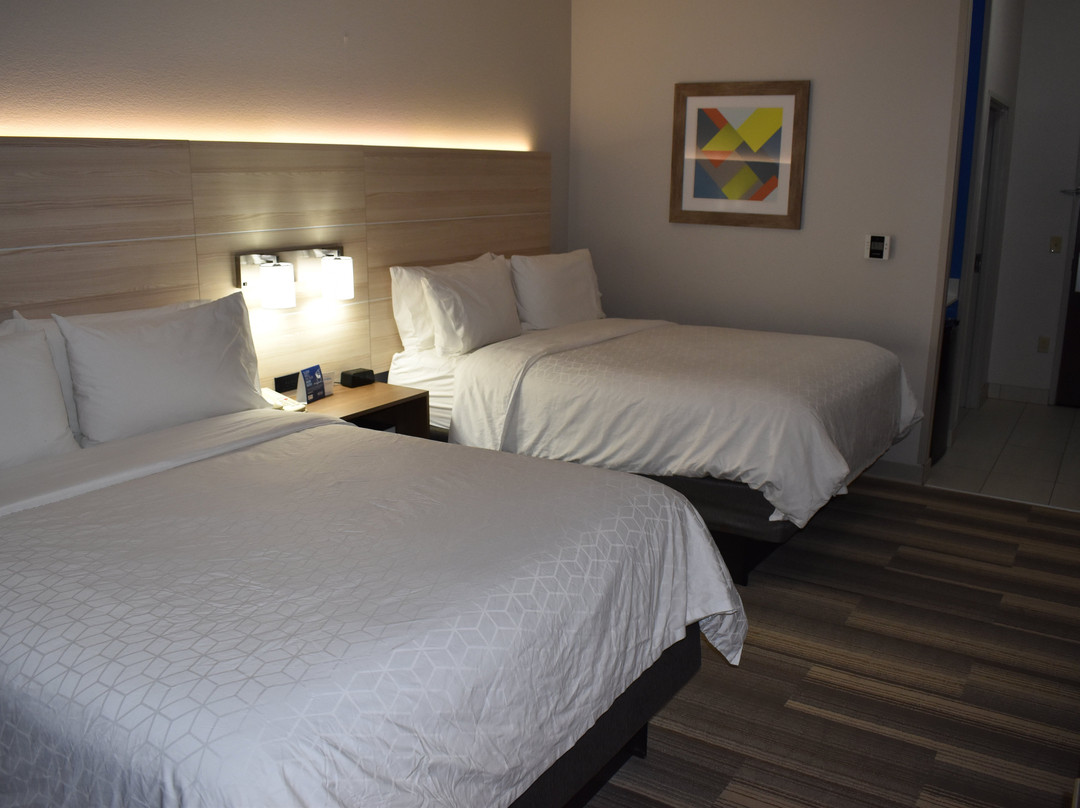 Holiday Inn Express & Suites Mcpherson By IHG主图