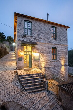 The Old School Boutique Hotel - Sirrako主图