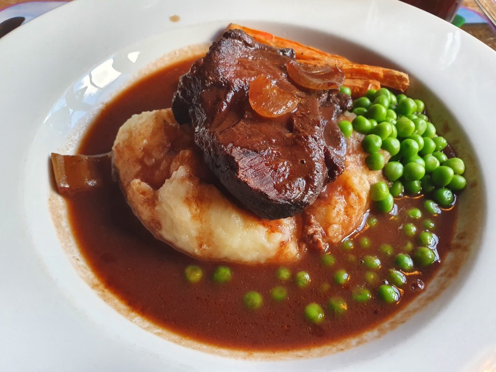 Fox & Hounds Country Inn主图