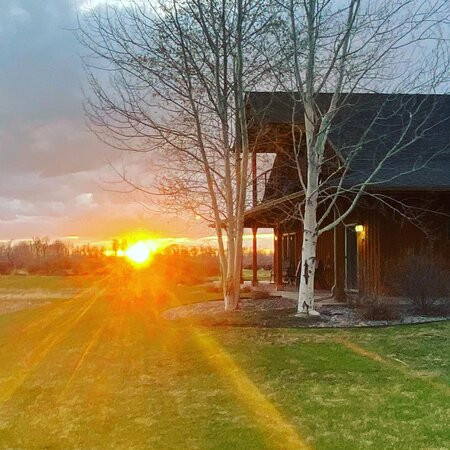 加勒廷河旅馆主图