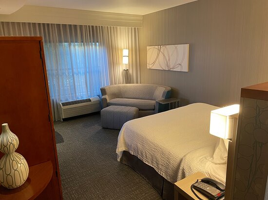 橡城文图拉县万怡酒店主图