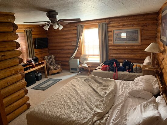 Twin Pines Lodge And Cabins主图