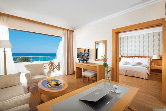 Constantinou Bros Pioneer Beach Hotel主图