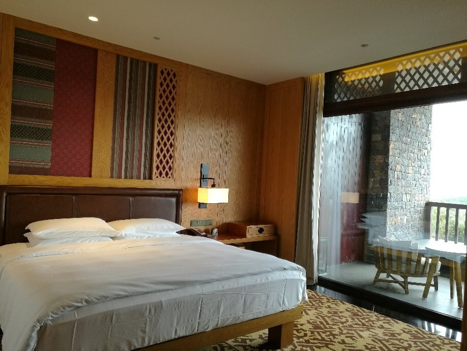 丽江金茂璞修雪山酒店主图