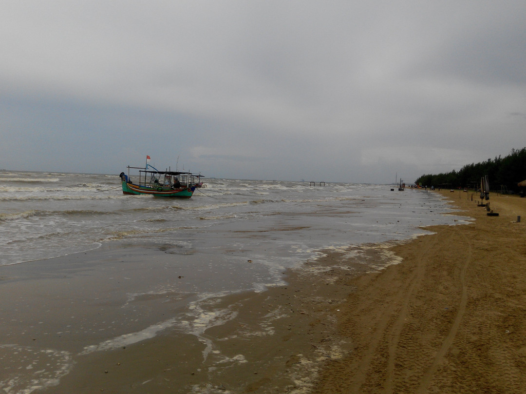 Karang Jahe Beach景点图片