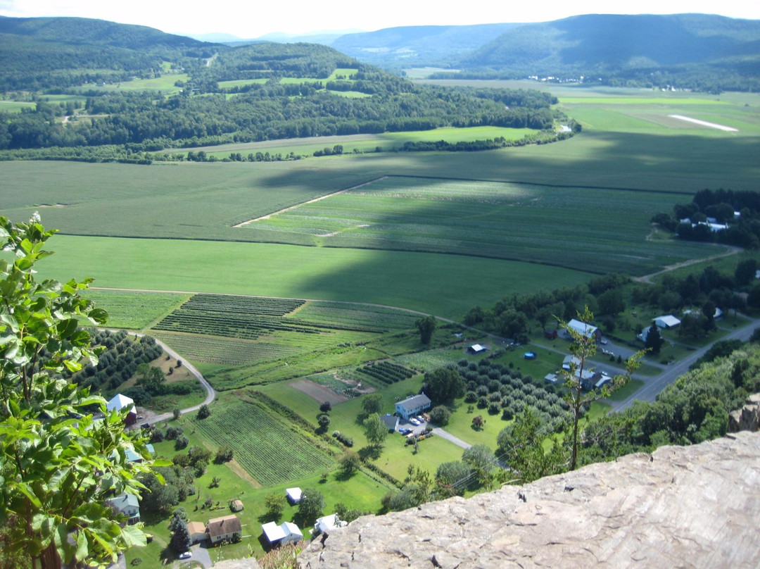 Vroman's Nose Hiking Trail景点图片