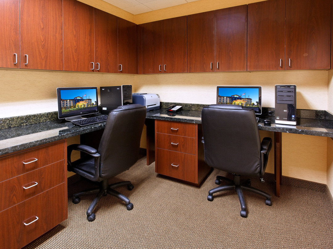 Holiday Inn Express & Suites Fresno Northwest-herndon By IHG主图