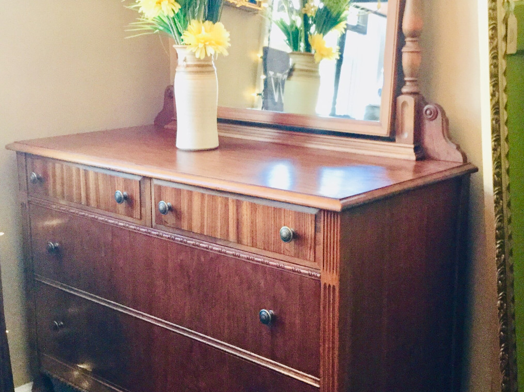 Old School Furniture景点图片