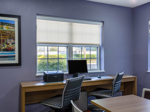 温德姆伯灵顿麦客达套房酒店主图