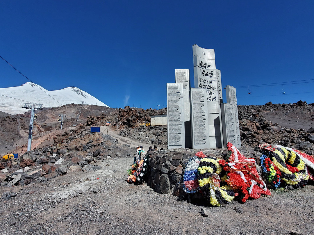 Monument to the Heroes of Defense of the Elbrus Region景点图片