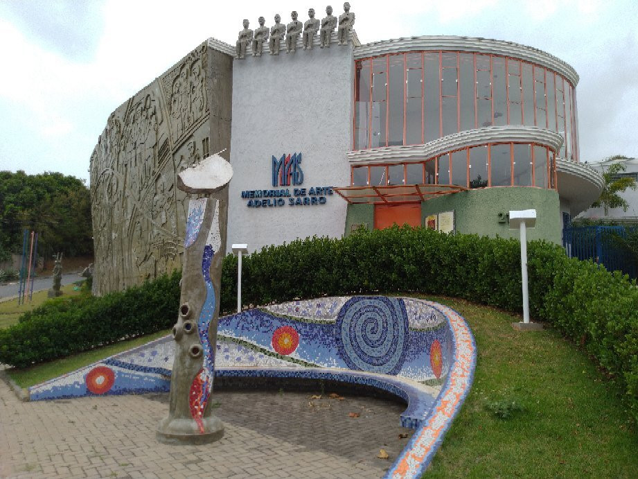 Memorial de Arte Adelio Sarro-维涅杜必去景点