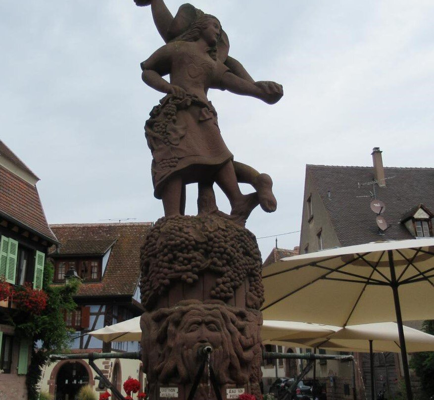 Fontaine Aux Cépages景点图片