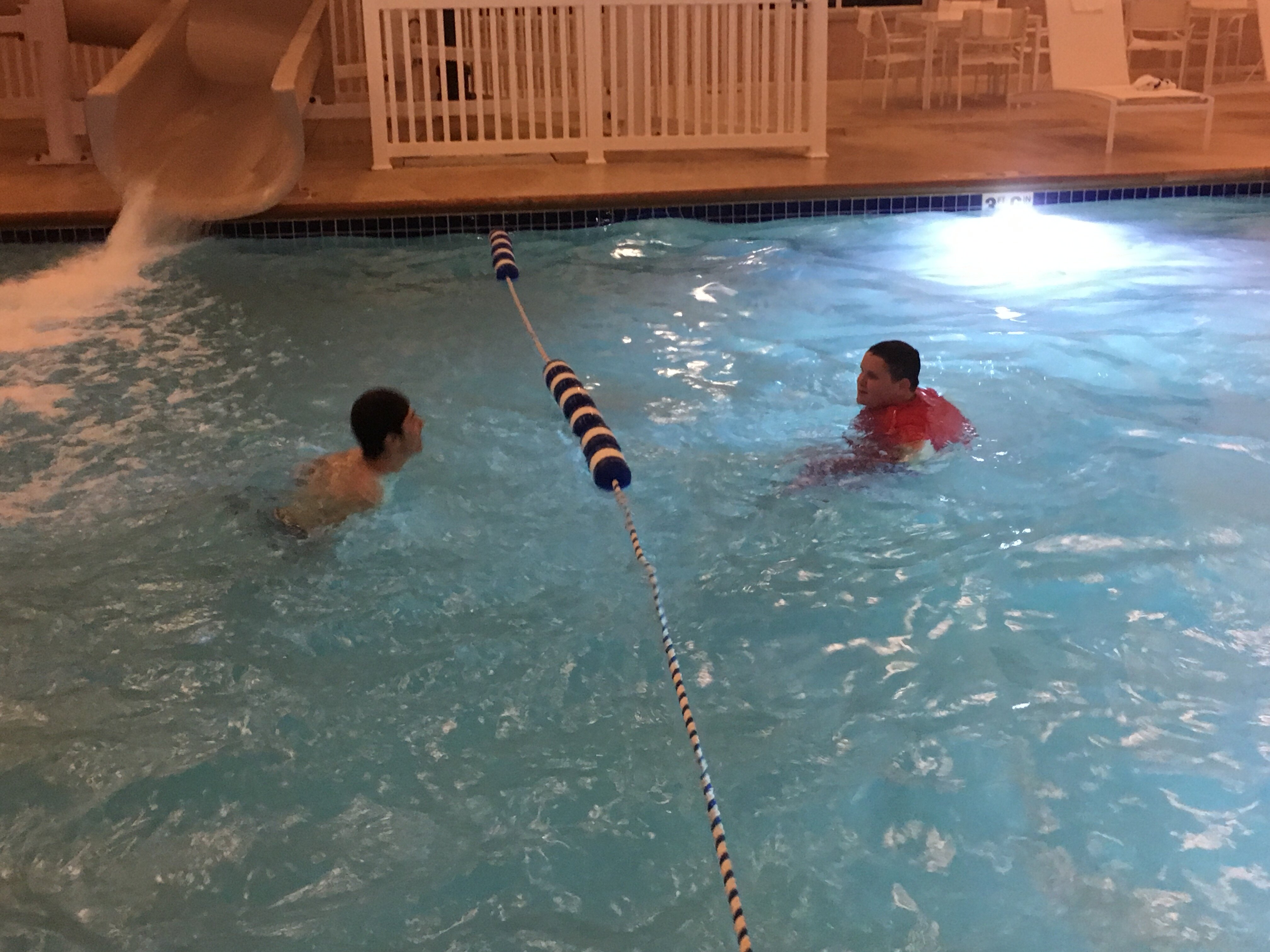 Country Inn & Suites by Radisson, Galena, IL-泳池