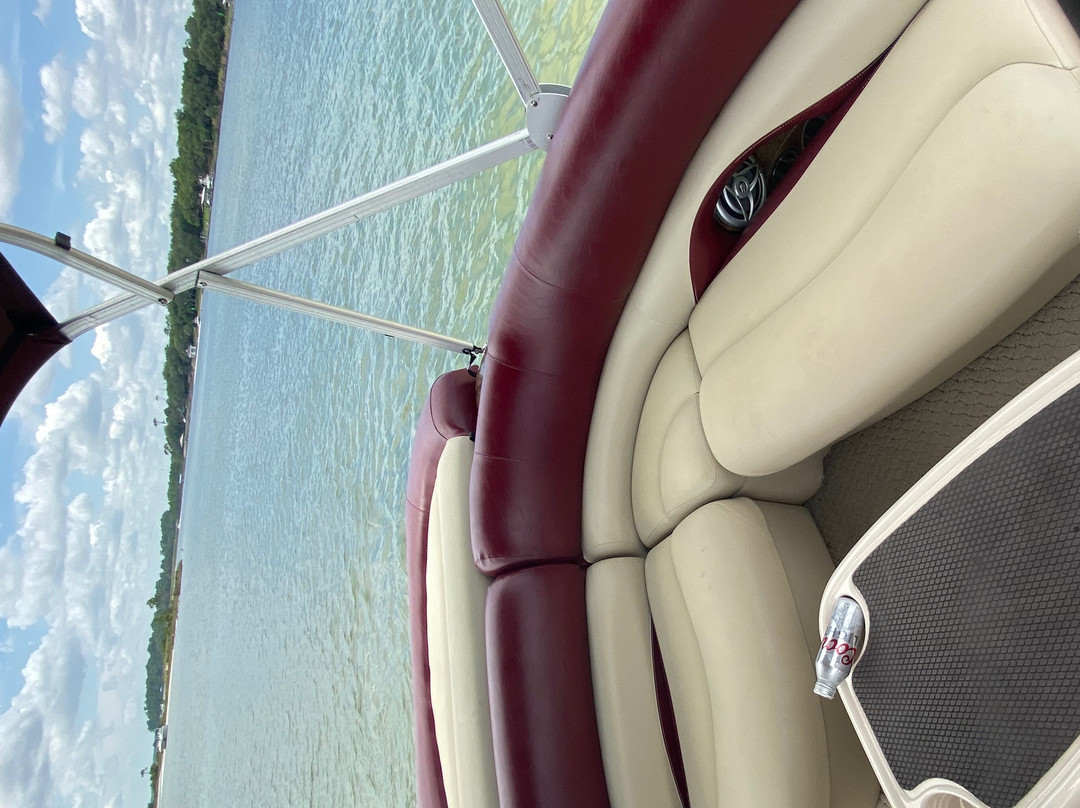 Island breeze pontoons景点图片