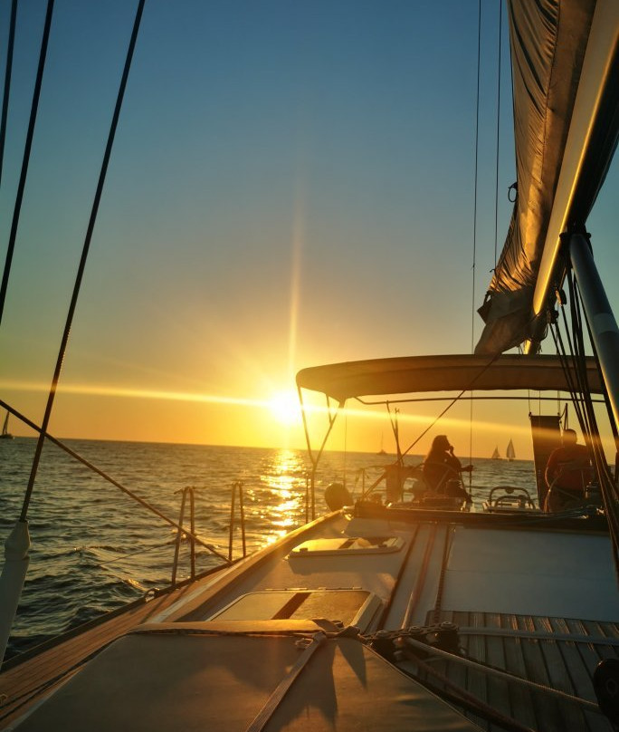 Barca Sailing景点图片