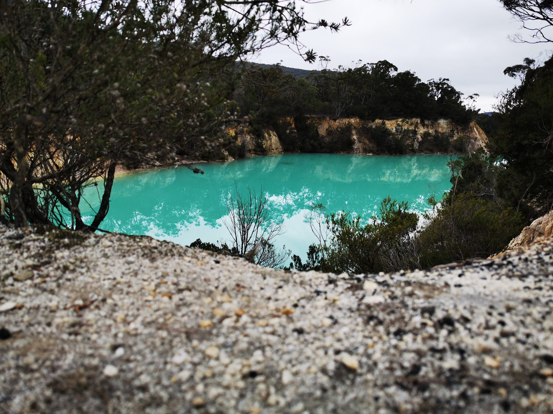 Little Blue Lake景点图片