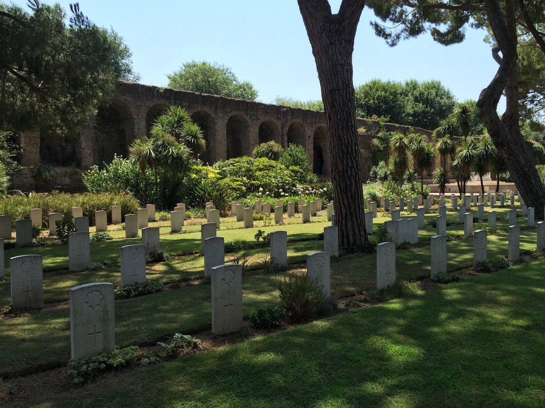Rome War Cemetery景点图片