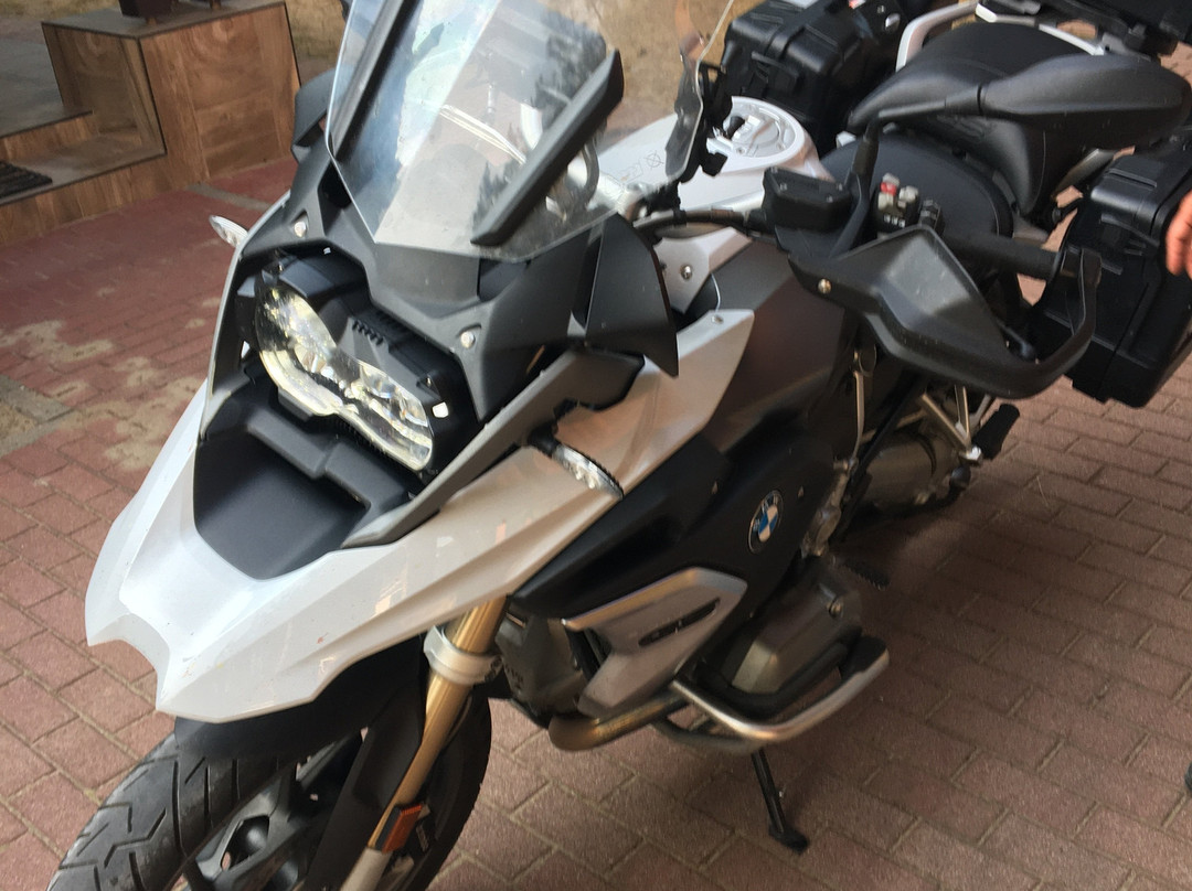 Moto 24 Adventure Motorcycle Rentals and Tours景点图片