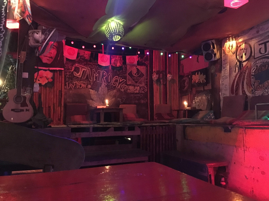Jamrock Bar Railay-莱利海滩必去景点