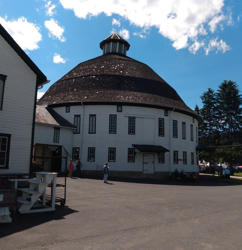 The Historic Round Barn & Farm Market景点图片