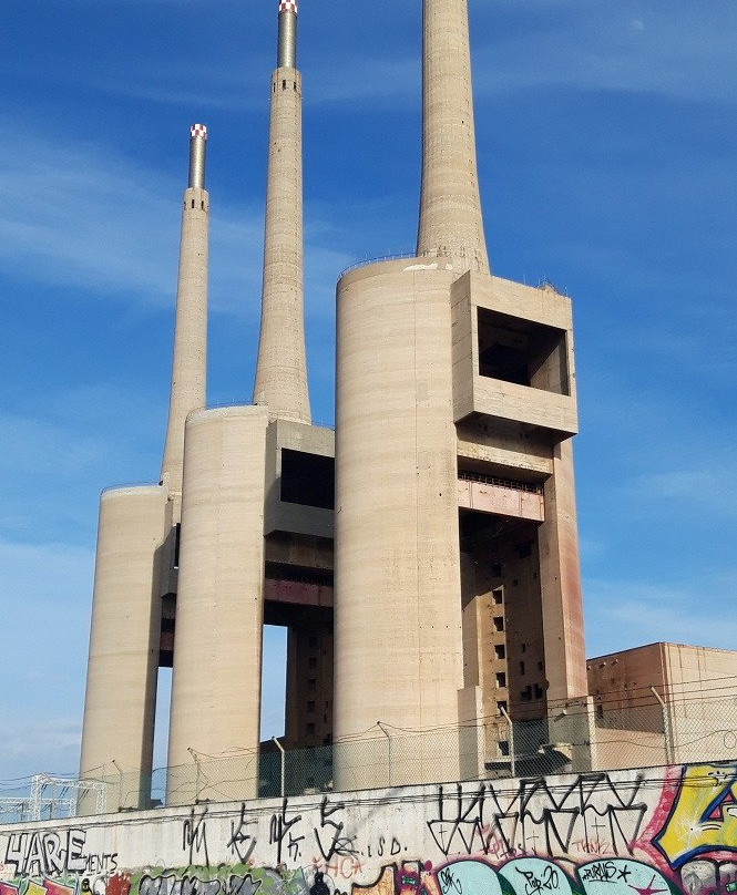 Las Tres Chimeneas de Besos景点图片