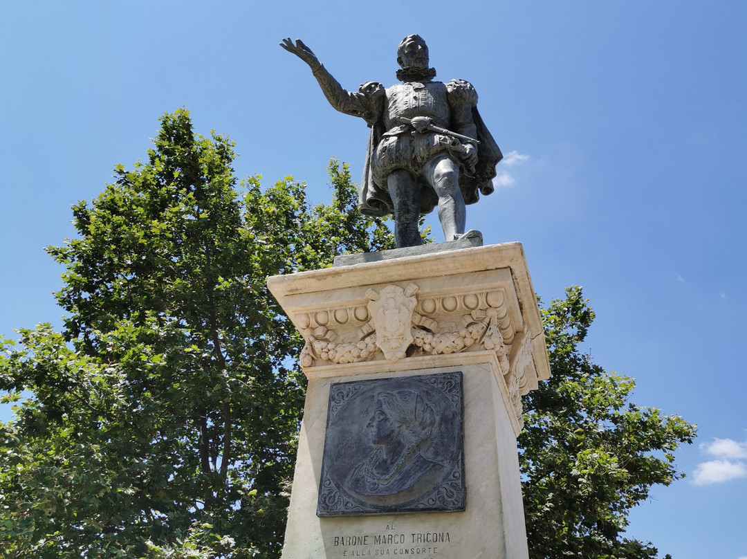 Monumento a Marco Trigona-皮亚扎－阿尔梅里纳必去景点
