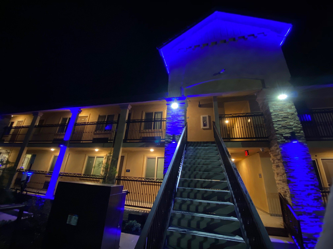 Days Inn By Wyndham Galt/ Elk Grove South主图