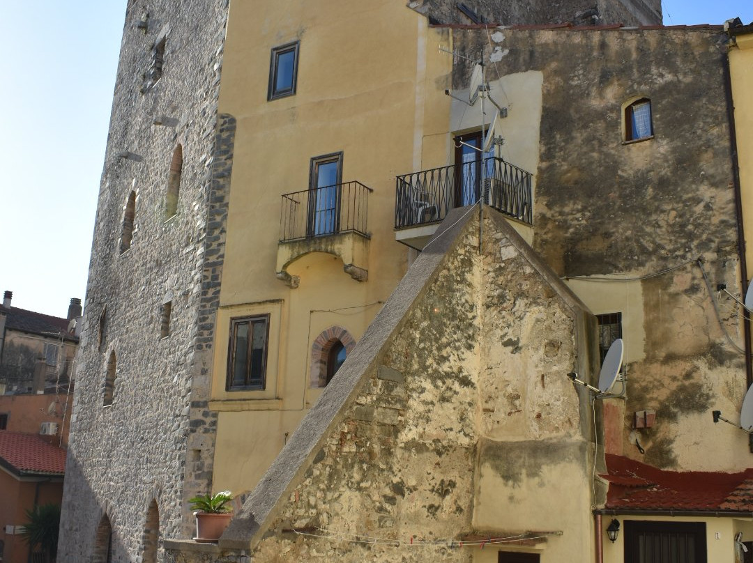 Casa-Torre di Via Santissimi Quattro-特拉西那必去景点