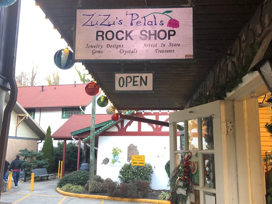 ZuZu's Petals Rock Shop-海伦必去景点
