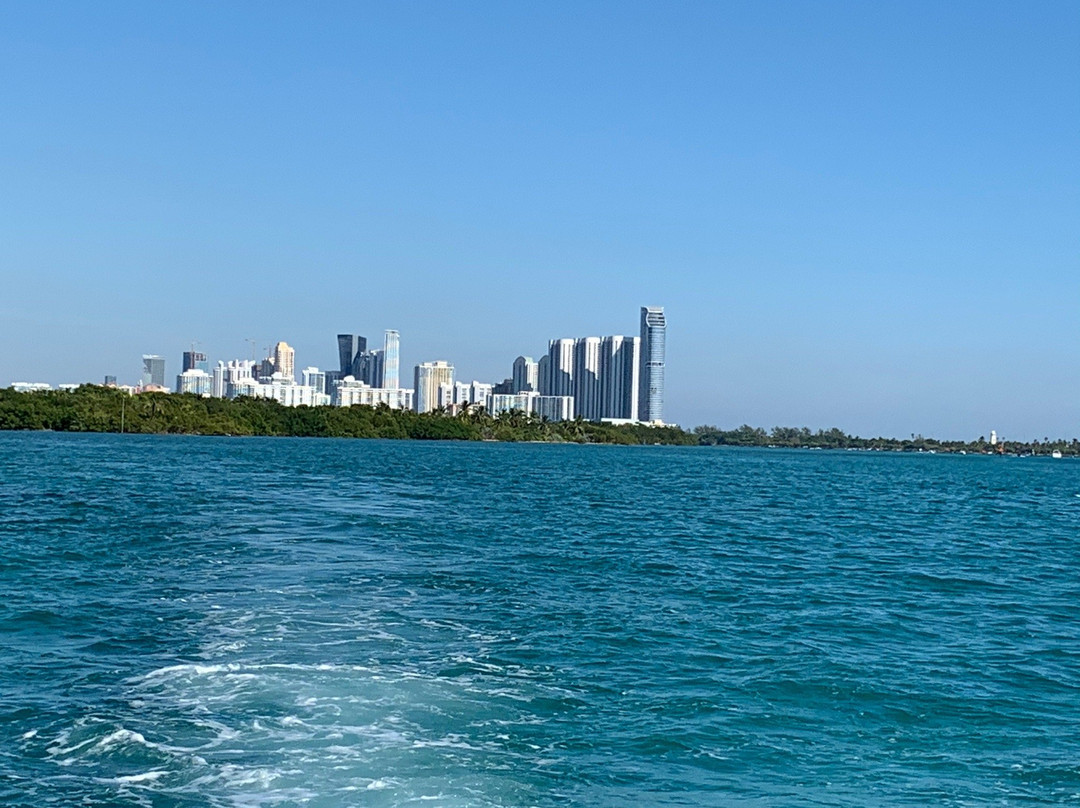Haulover Boat Rentals and Tours景点图片