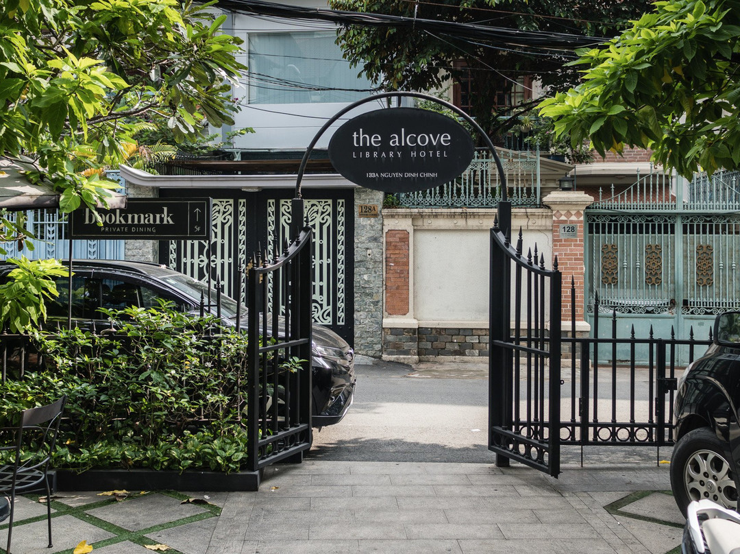 阿尔科夫图书馆酒店主图