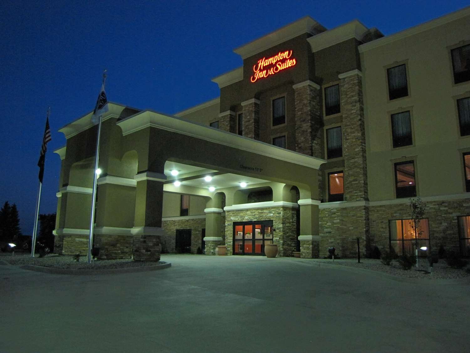 Hampton Inn & Suites Jamestown, ND-官方