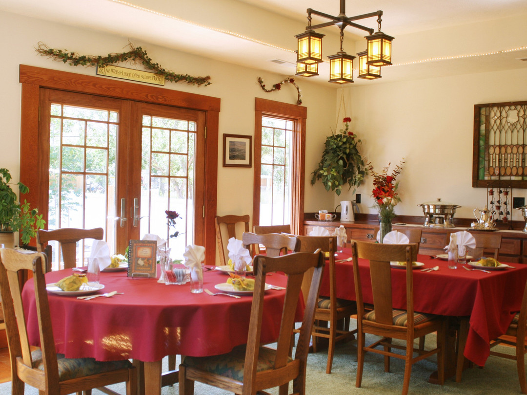 Anniversary House主图