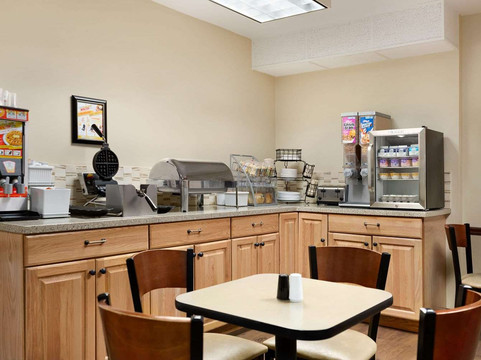 哥伦布温德姆速8酒店主图