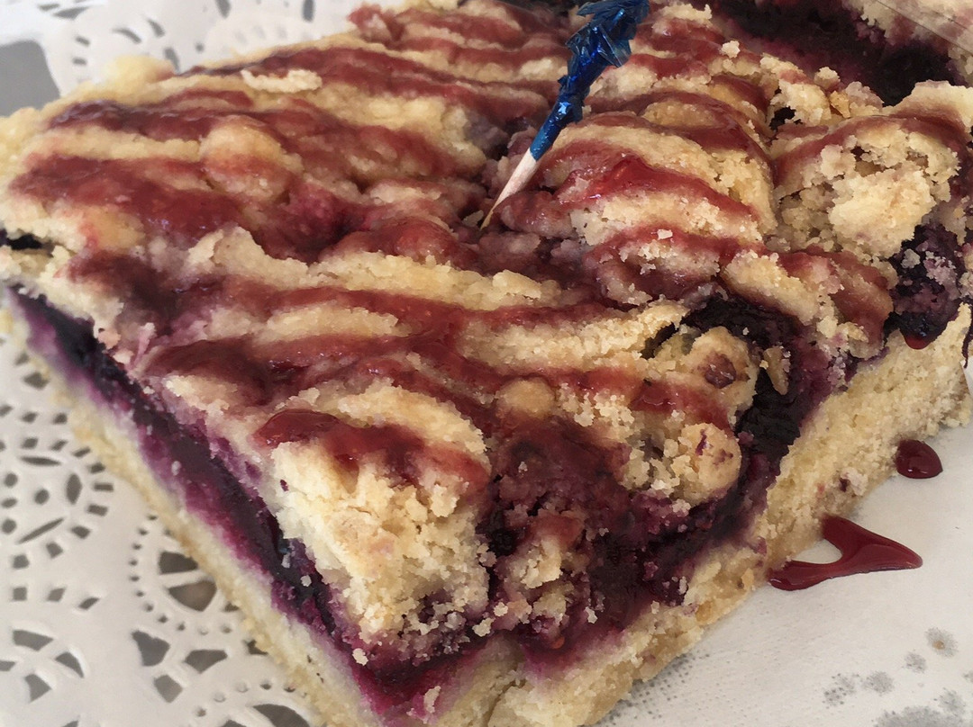 Winnie's Decadent Desserts & Deli